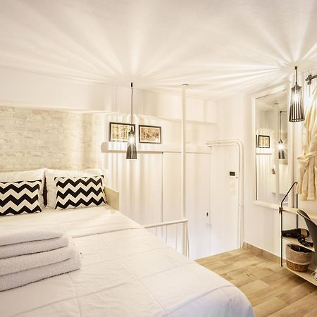 Acropolis Elegant Maisonette By Lodgespot 아테네 외부 사진