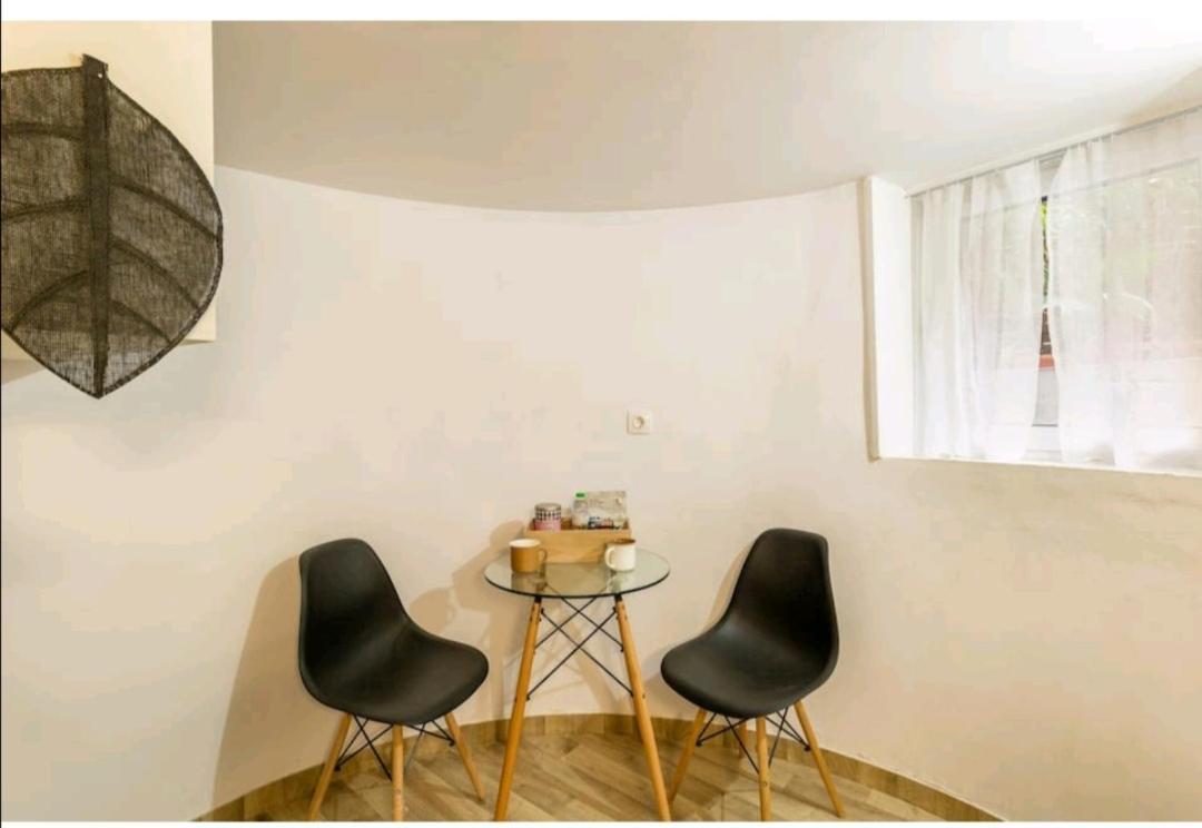 Acropolis Elegant Maisonette By Lodgespot 아테네 외부 사진